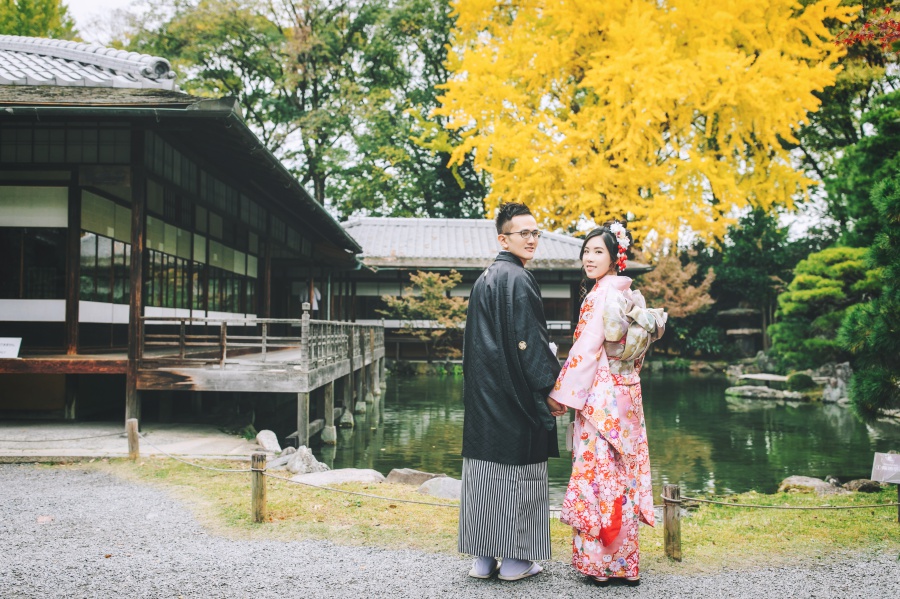 Hermosa sesión de fotos con kimono en el tranquilo jardín Shosei-en en Kioto, que muestra el diseño tradicional del jardín japonés y una atmósfera pacífica.