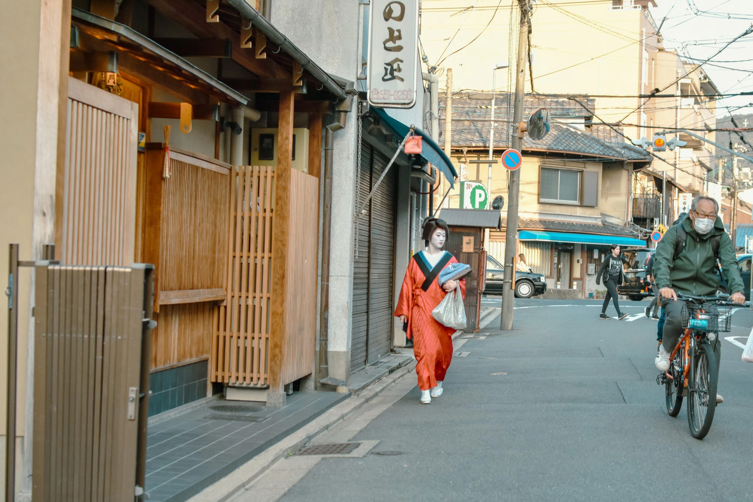 El kimono y las geishas en Kioto: elegancia, disciplina y simbolismo