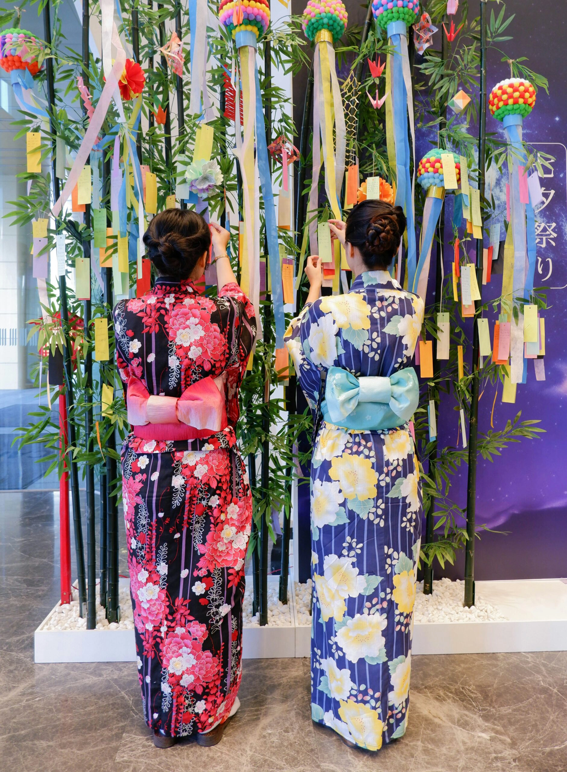 Visita el Museo del Kimono Nishijin vestido con un kimono.